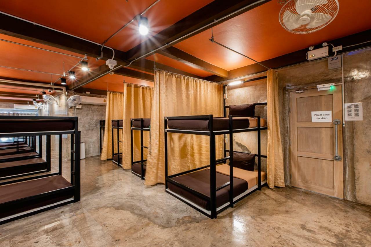 The Alley Hostel&Bistro Bangkok Esterno foto