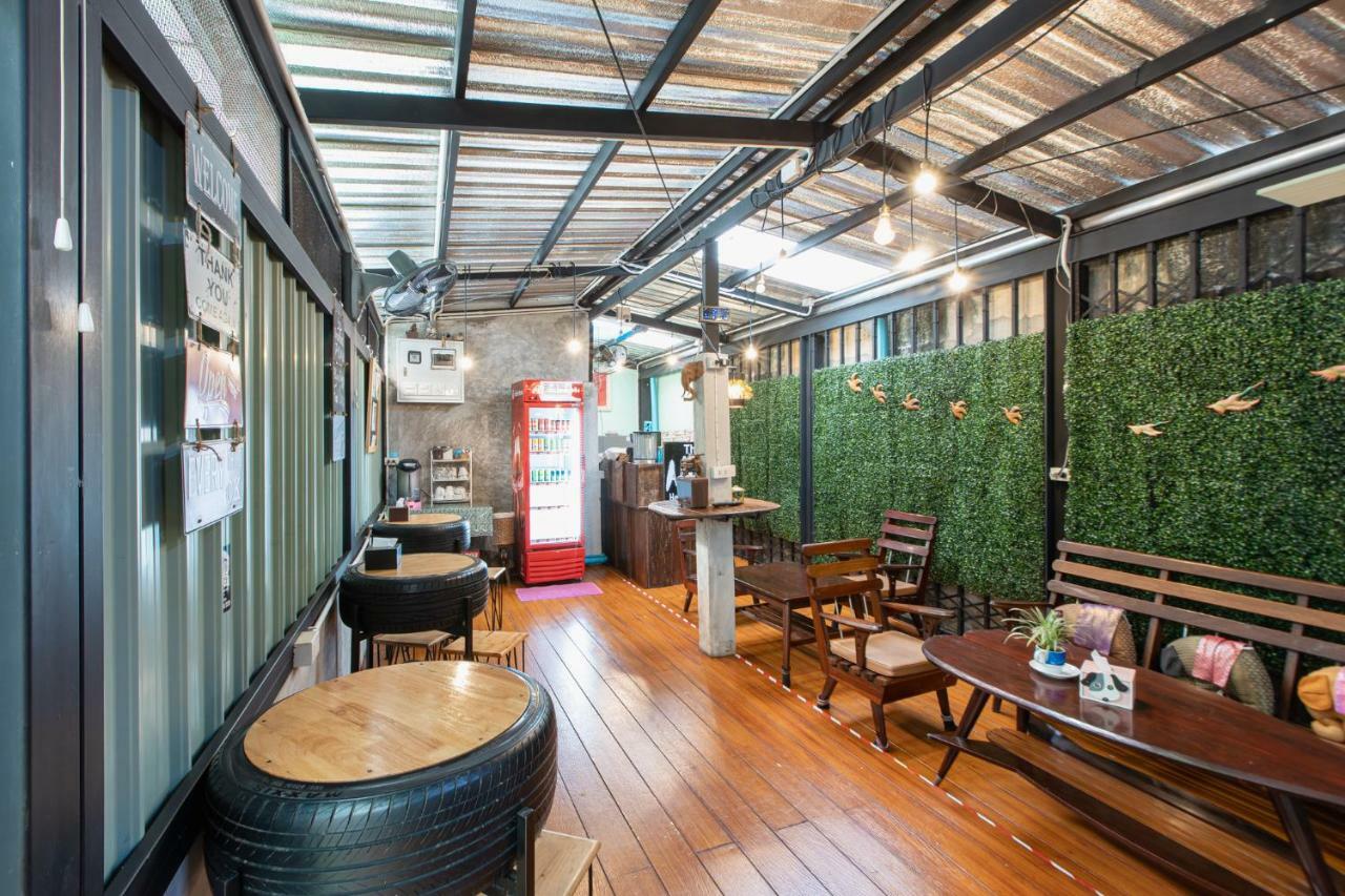 The Alley Hostel&Bistro Bangkok Esterno foto