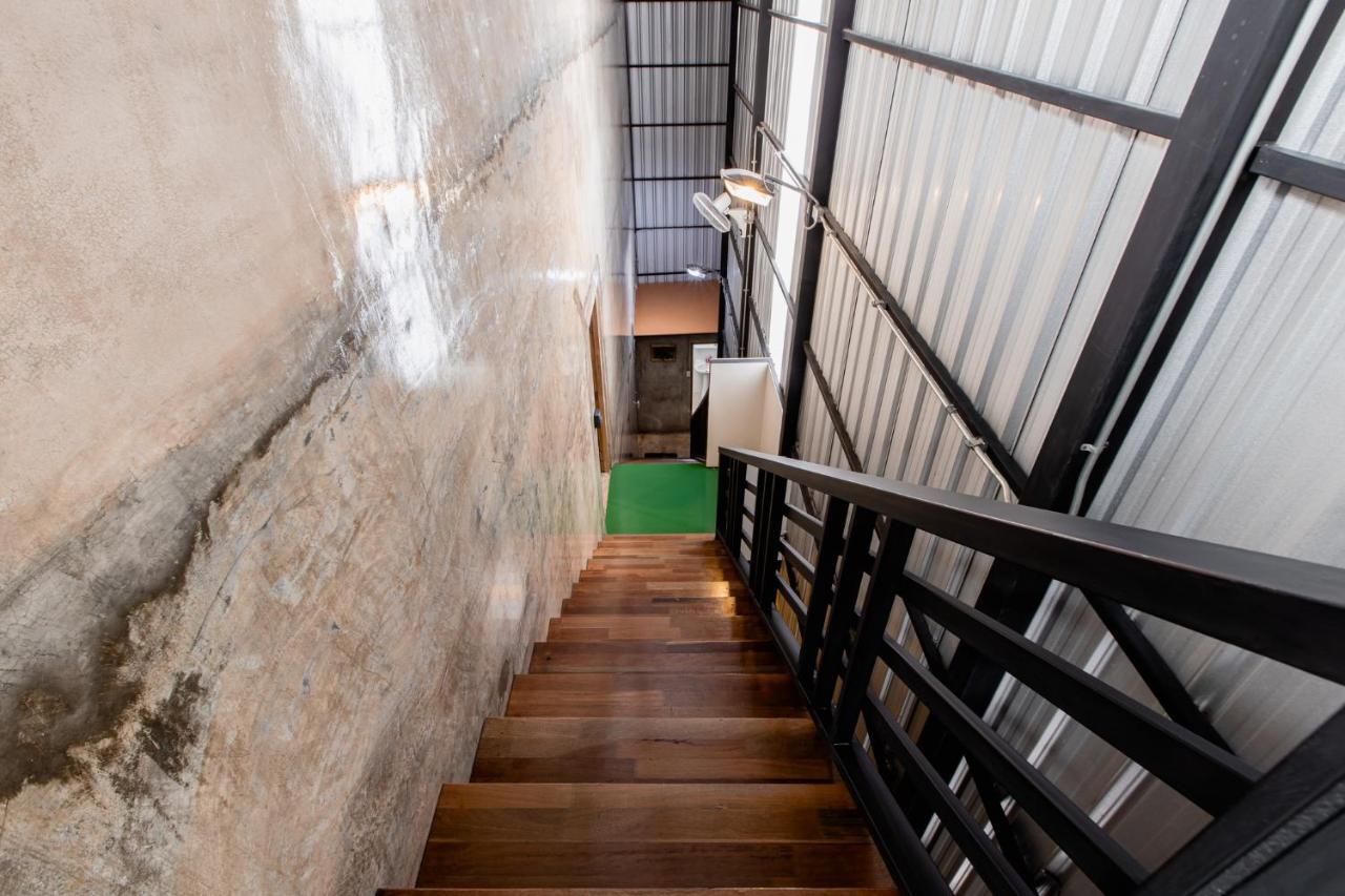 The Alley Hostel&Bistro Bangkok Esterno foto